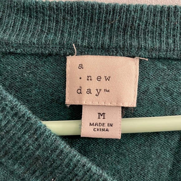 Green V-Neck - Picture 2 of 3